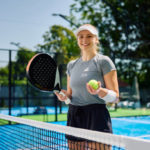 Comment traiter les zones glissantes pendant une rénovation court de tennis ?
